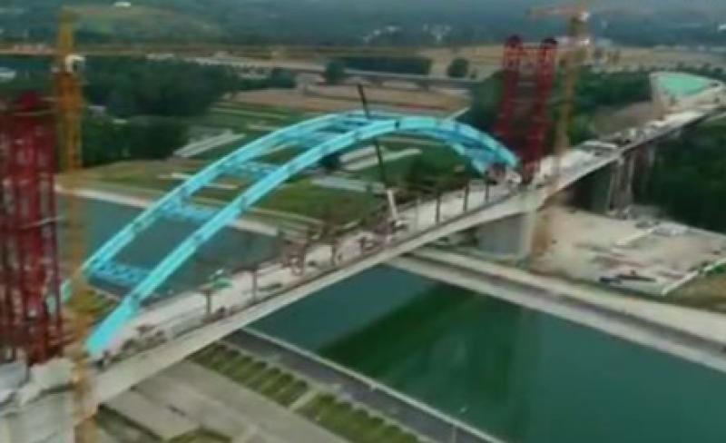 我國高鐵首座跨南水北調(diào)干渠特大橋轉(zhuǎn)體合龍