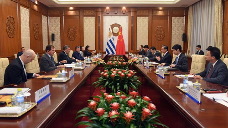中國(guó)與烏拉圭簽署共建“一帶一路”諒解備忘錄