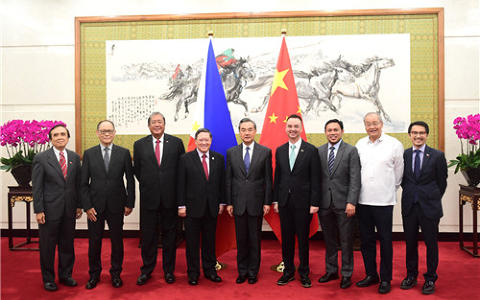 王毅會(huì)見菲律賓政府代表團(tuán)：希望菲方更加積極參與共建“一帶一路”