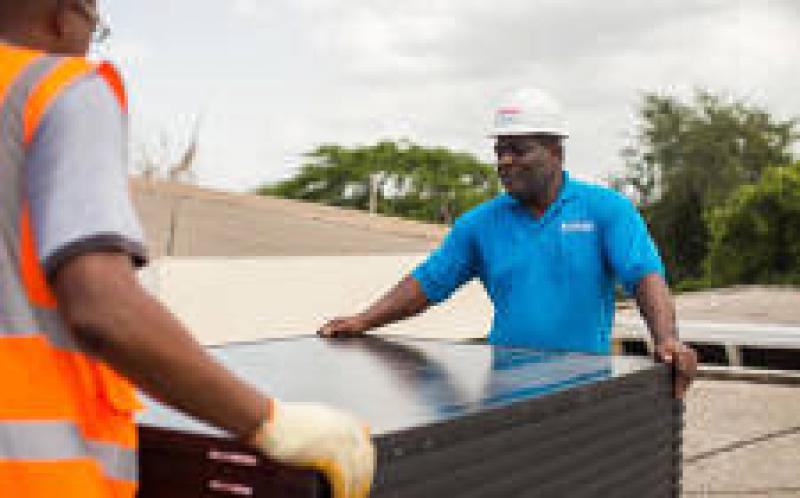 牙買(mǎi)加總理要求到2030年再增加50％的可再生能源