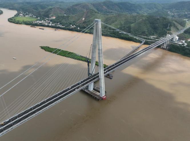 世界首座獨塔斜拉-懸吊協作體系橋藤州潯江大橋順利通車