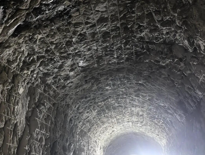 中國廣西貴港抽水蓄能電站通風(fēng)兼安全洞順利貫通