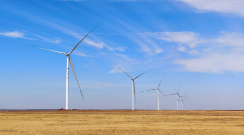 中國能建完成包頭風(fēng)電項目風(fēng)機吊裝